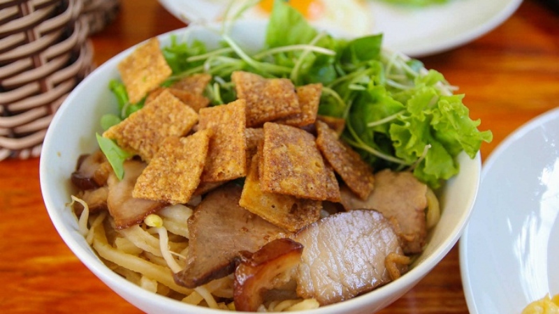 Drying noodles and topping