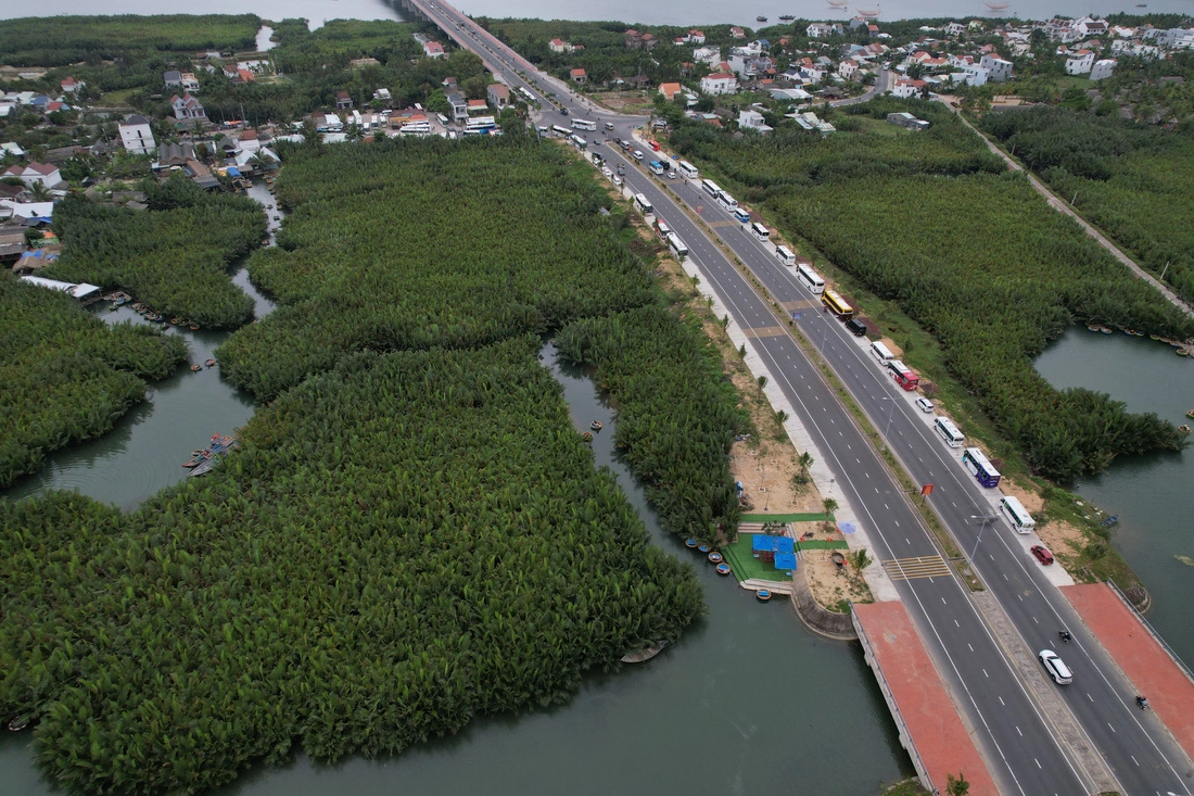 Vo Chi Cong Avenue connects Da Nang with Quang Nam through Cam Thanh coconut forest