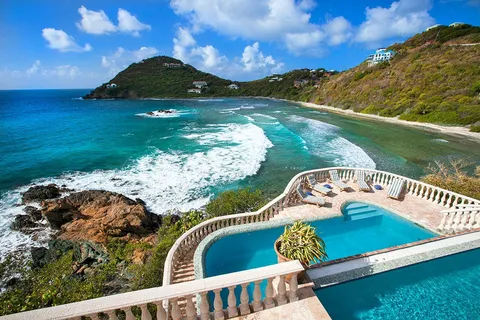 How to Plan a Dream Getaway: Villas for Rent in St. John and Hoi An Compared_image