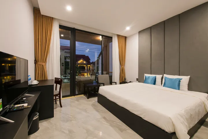 2. Deluxe king room with city view images