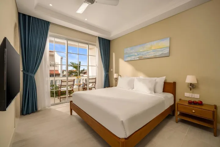 Studio room balcony  with city View images