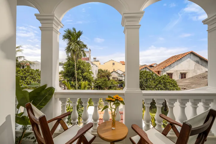 Family Room with Balcony images