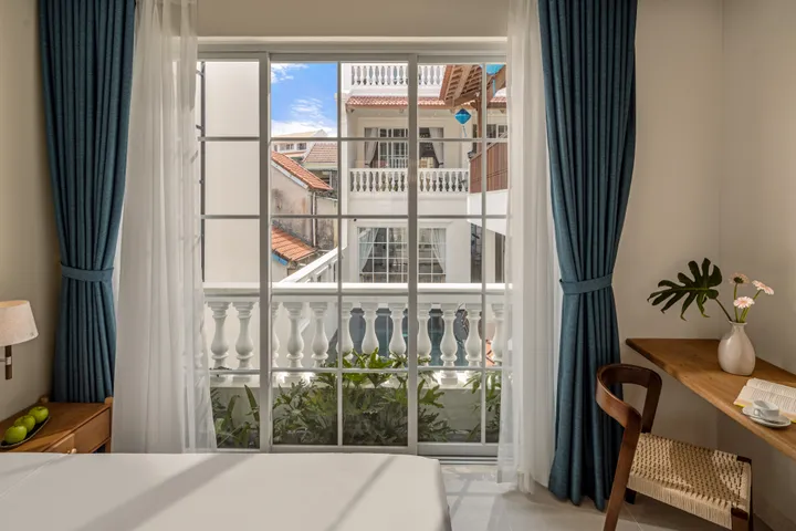 Family Room with Balcony images